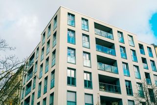 Češi mají v investičních bytech uložené biliony korun - Novinky